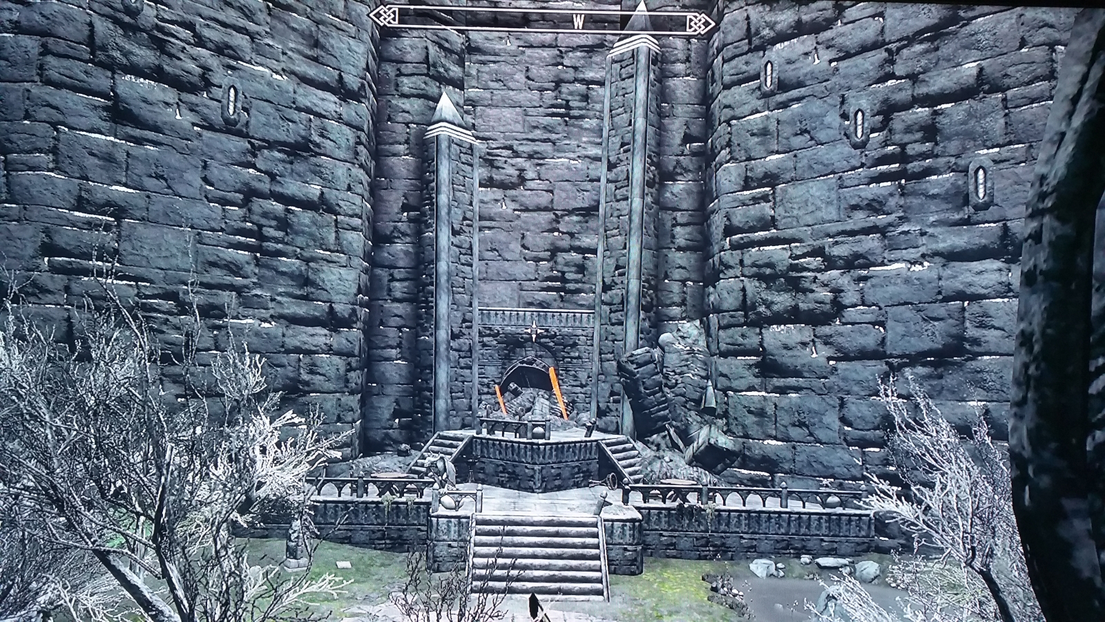 Featured image of post Skyrim Bloated Man s Grotto Invisible Wall It is a small area surrounded by short cliffs that consists of a shrine of talos and a circular pathway that wraps around the back of the cave to the entrance